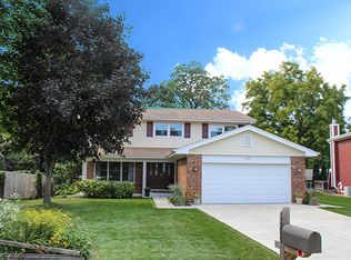 122 Kincaid Dr, Lake Zurich, IL 60047