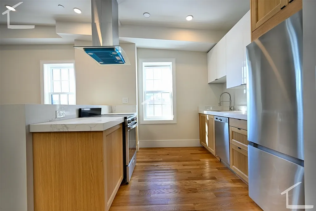 3 bed, 2.0 bath, 1200 sqft, $6,750 — Photo 3