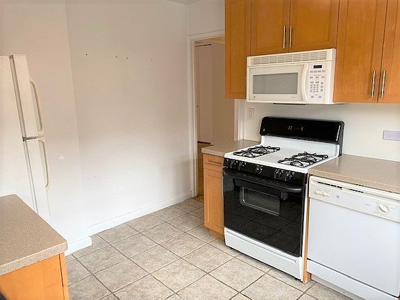 5th image of 353 E 83rd St APT 3A