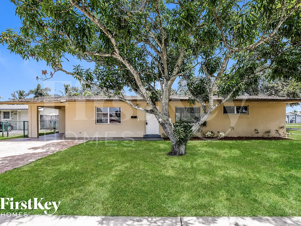 4896 NW 6th Ct