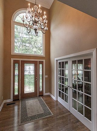 2nd image of 1302 White Oak Ln