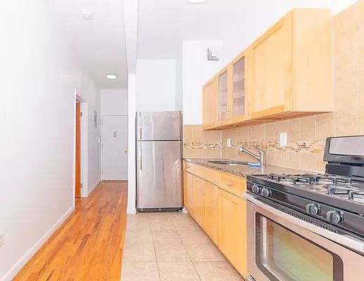 4th image of 518 Willoughby Ave #9N