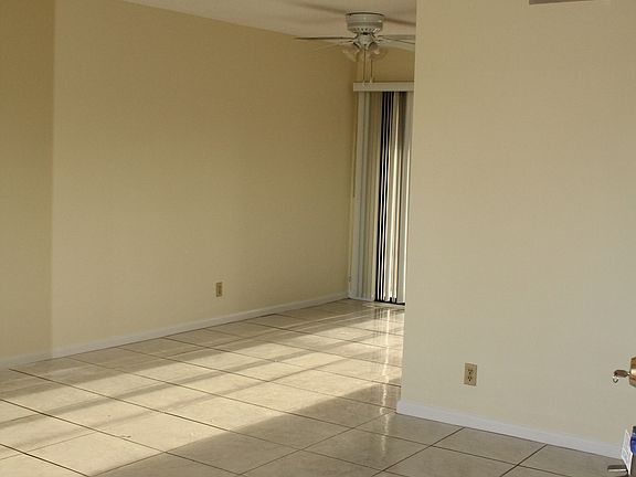 3rd image of 4263 Oak Terrace Dr