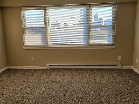 5th image of 530 W Berry St #805