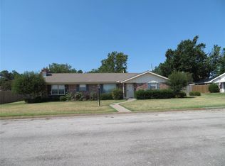 704 Barry St, Bowie, TX 76230