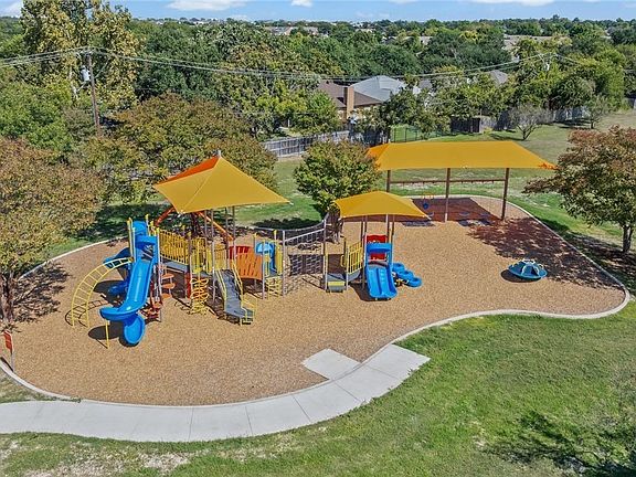 3rd image of 2314 Kingsbury Dr