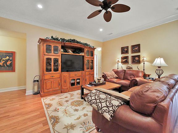 4th image of 2416 Hawkcrest Dr E