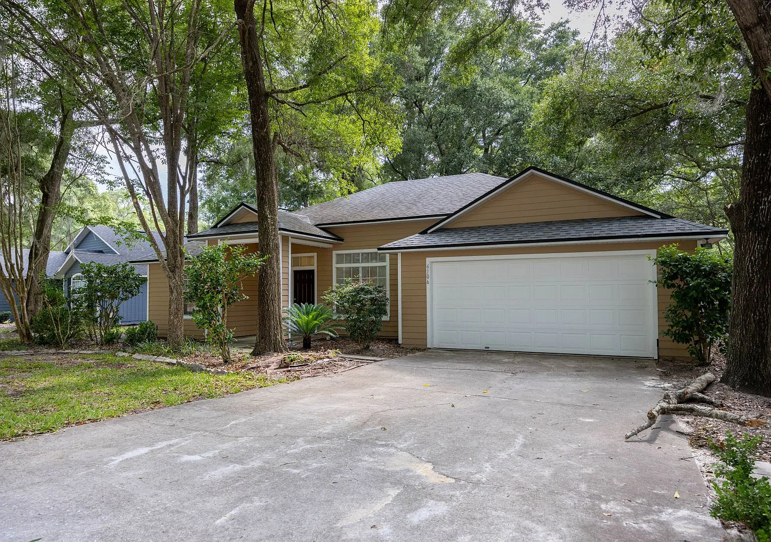 Nicely Remodeled Home In Hickory Forest with Community Amenities — Photo 3