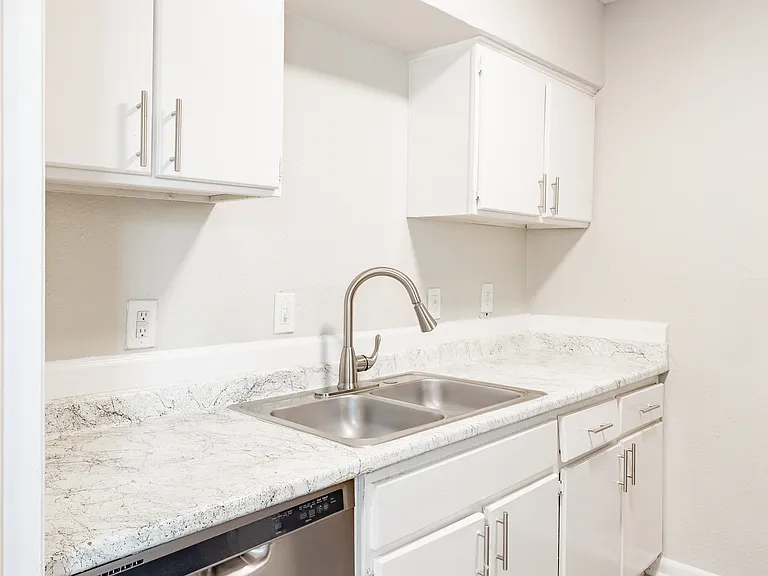 2728 N Buckner Blvd — Photo 22