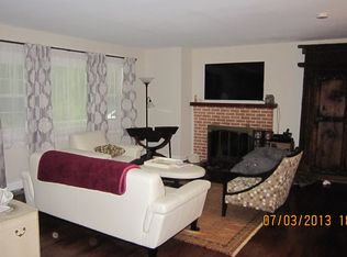 9109 Weant Dr, Great Falls, VA 22066