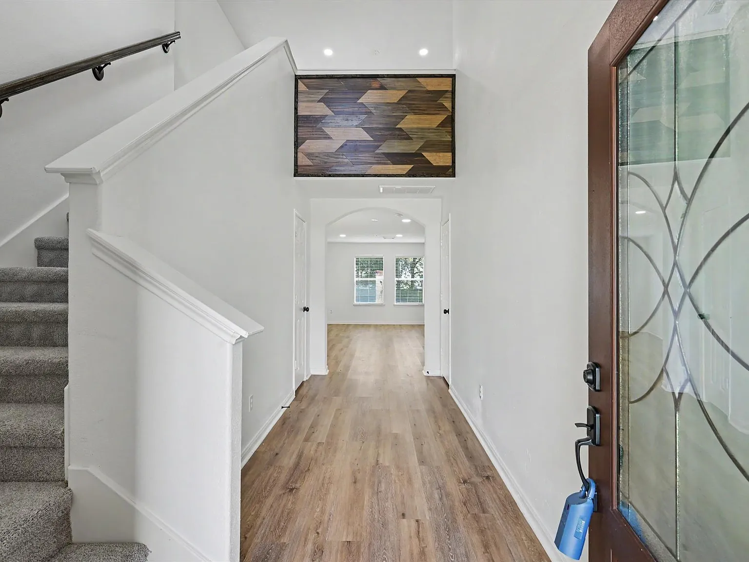 3 bed, 2.5 bath, 2044 sqft, $2,300 — Photo 3