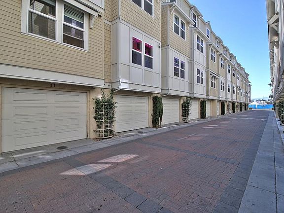 3rd image of 288 Kentdale Pl