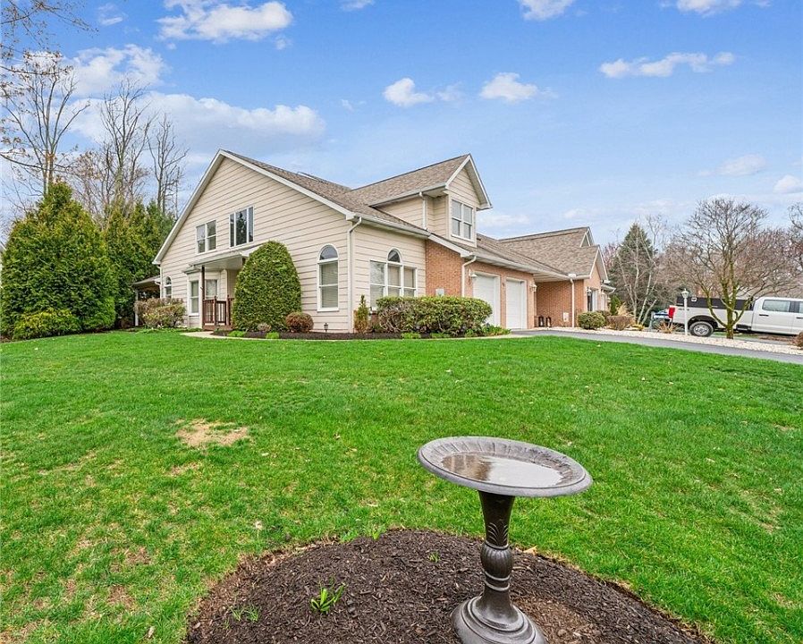 1st image of 40 Lakeridge Dr