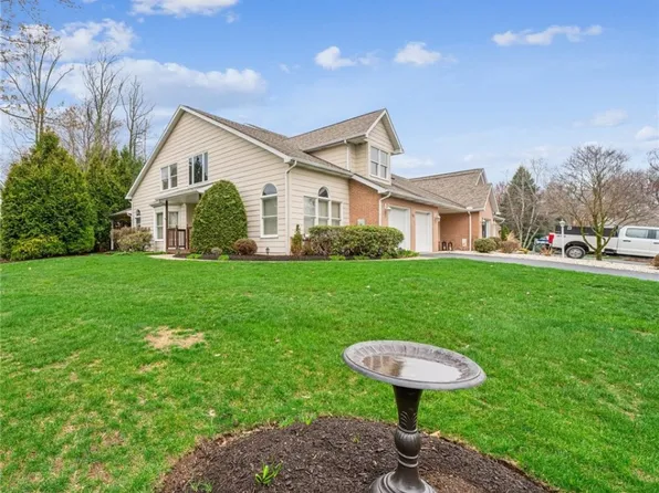 40 Lakeridge Dr, Greensburg, PA 15601