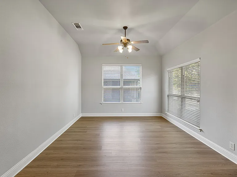 300 Kelvington Dr — Photo 6