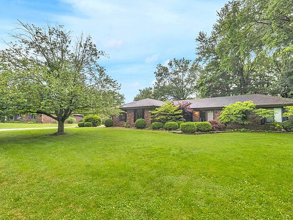3rd image of 7957 Edgewood Ct