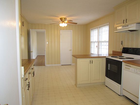 Breakfast Area and Kitchen