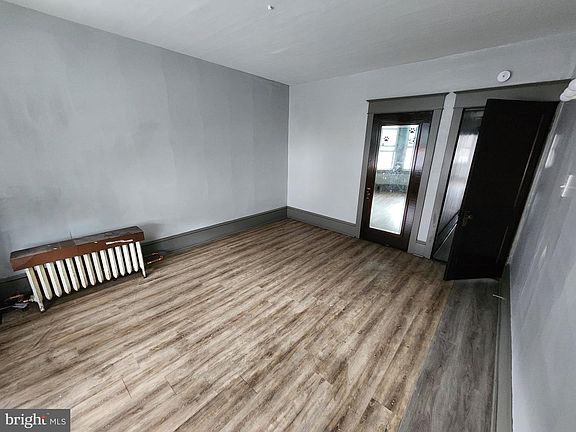 5th image of 346 W Main St