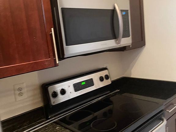 3rd image of 1011 Hunter St Unit F-2