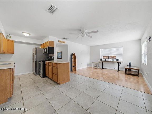 5th image of 1107 Geiger St