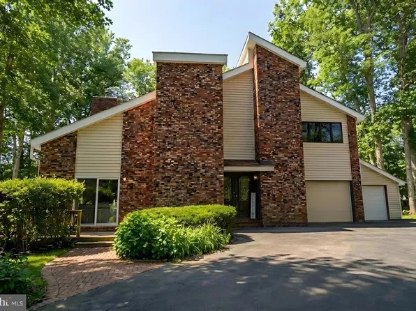 111 Chesterfield Ct, Locust Grove, VA 22508