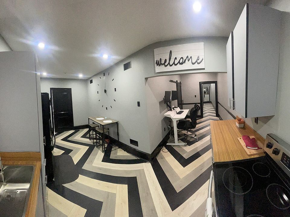 Hallway connected to Kitchen