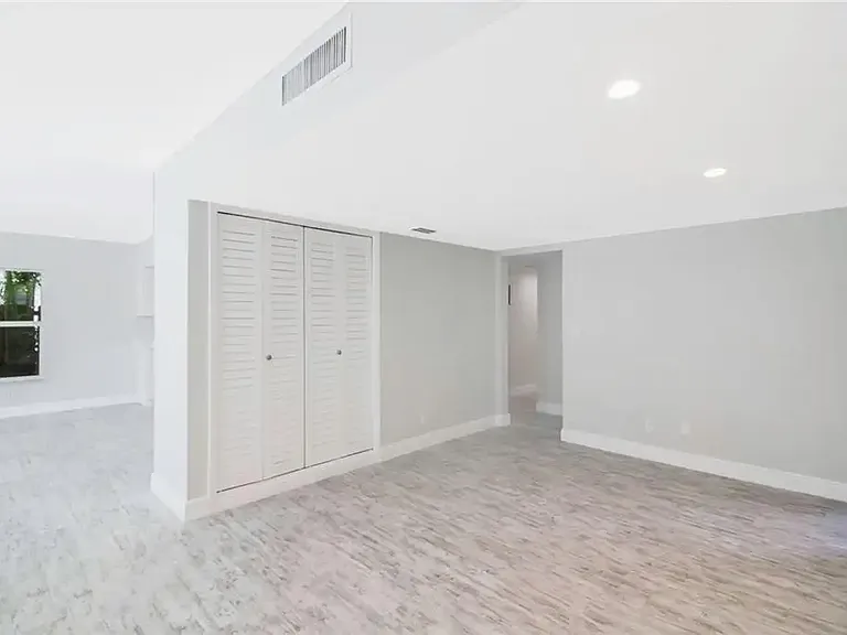 2505 Bay Dr — Photo 10