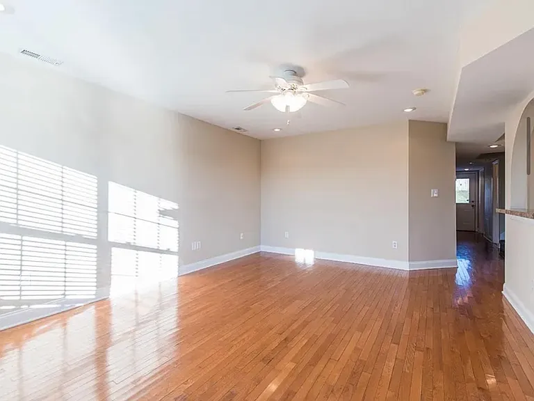 618 Hampton Way #A — Photo 6