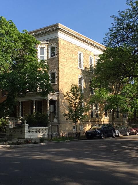 1st image of 1059 W Oakdale Ave