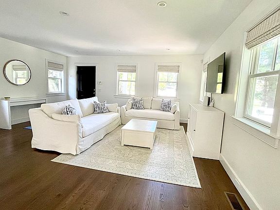 2nd image of 25 Lighthouse Ln