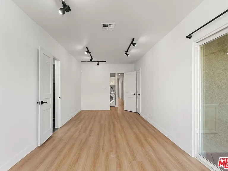 2522 Armacost Ave — Photo 27