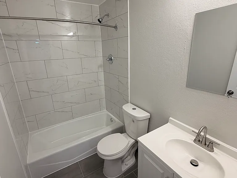 210 High Line St #6 — Photo 1