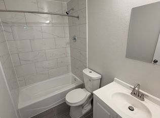 210 High Line St APT 6, Belvidere, IL 61008