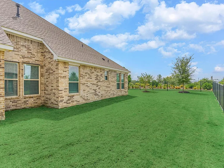20911 Velvet Wing Dr — Photo 39