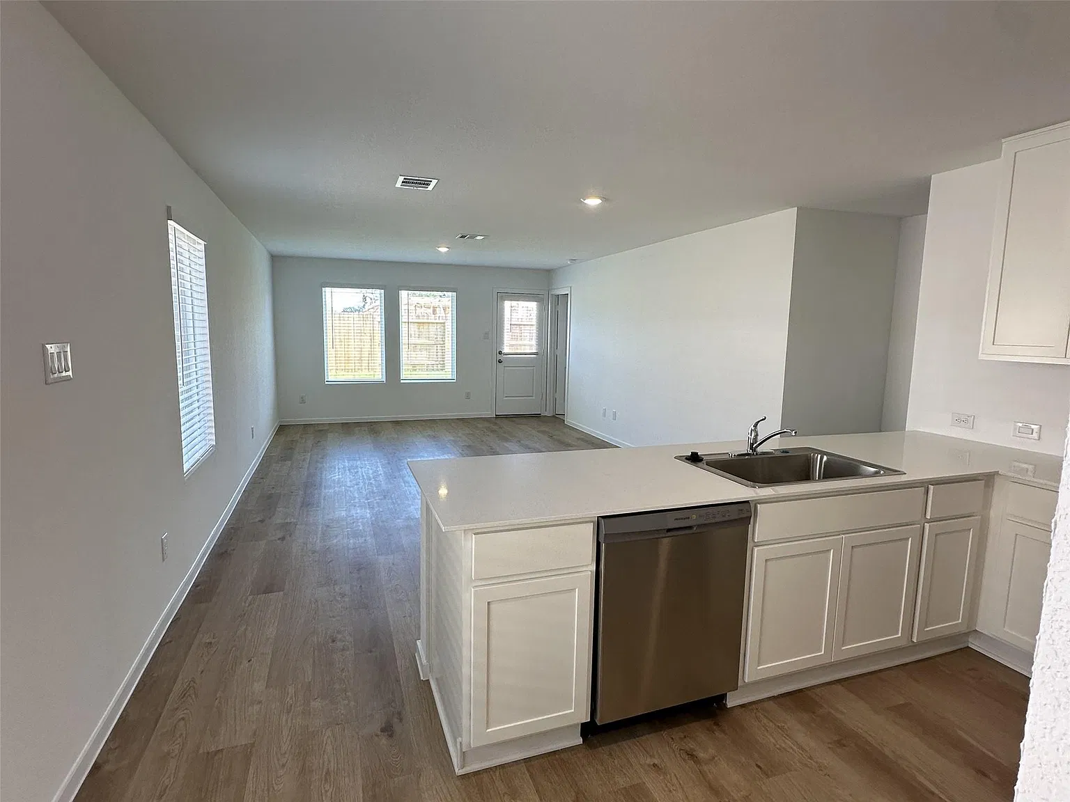 3 bed, 2.0 bath, $1,700 — Photo 3