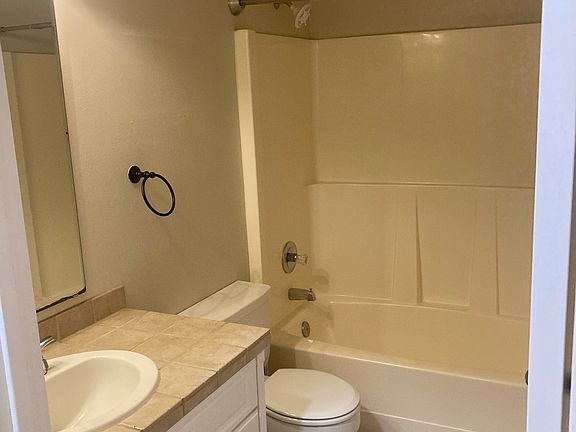 3rd image of 7558 Grahns Ln NE