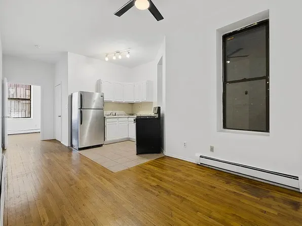 276 Throop Avenue image 1 of 7