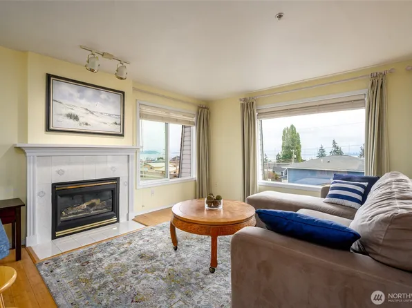 910 34th Street #202, Anacortes, WA 98221