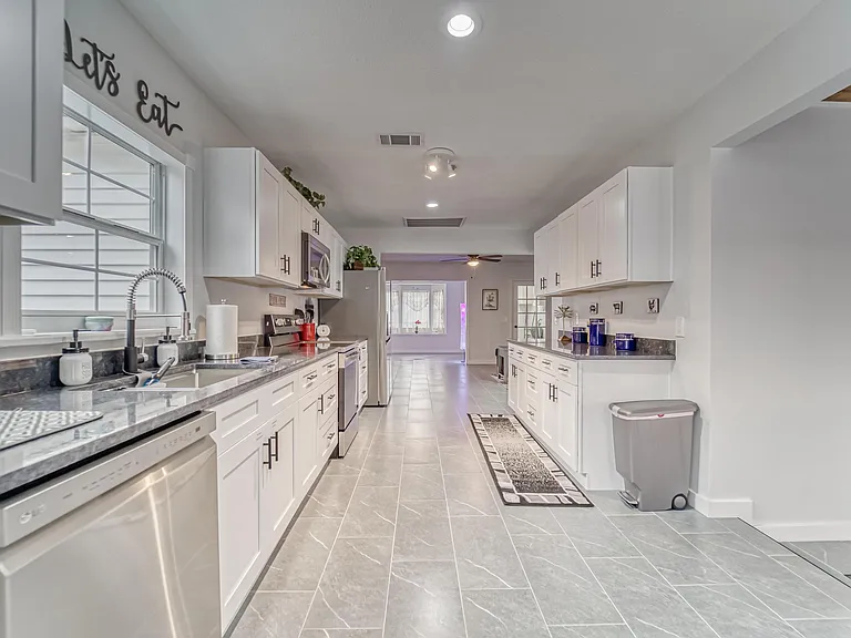 3311 N Perry Ave — Photo 3