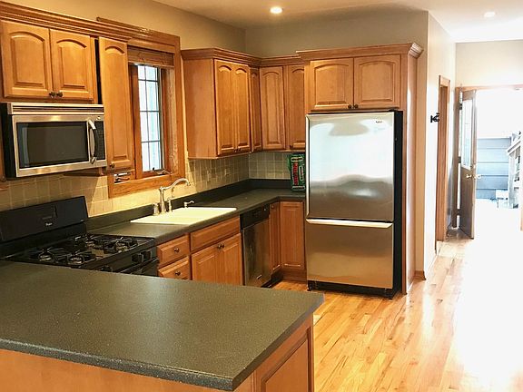 4th image of 2136 N Maplewood Ave