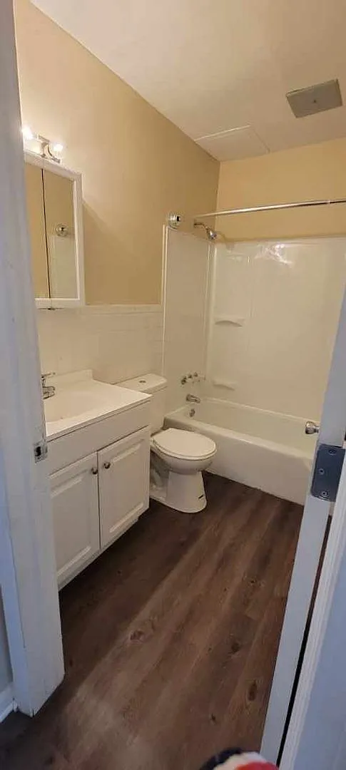 Country Club Park Apartments - Spacious Apartment Living in the Heart of Kalamazoo — Photo 4