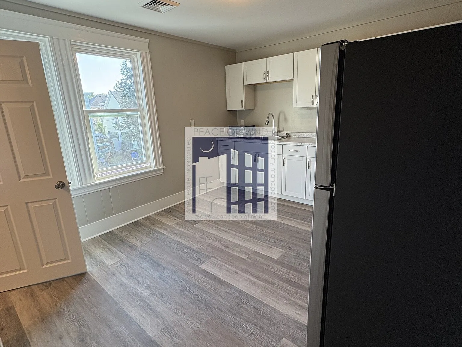 Beautifully Renovated 1-Bedroom Apartment — Photo 2