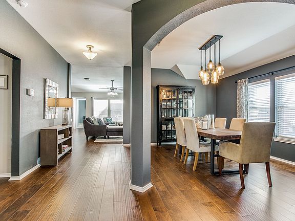3rd image of 606 Fairglen Ct