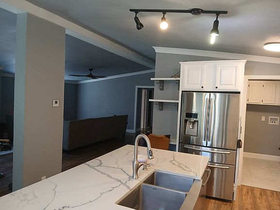 4th image of 3422 Oak Hill Dr