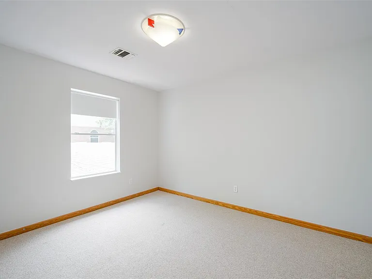 5425 Dickson St — Photo 33
