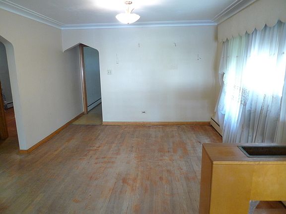 4th image of 8641 S Saginaw Ave