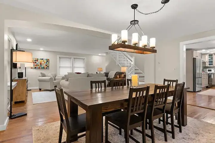 4 bed, 2503 sqft, $8,350 — Photo 4