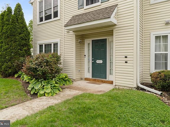 3rd image of 4401 Vesper Cir