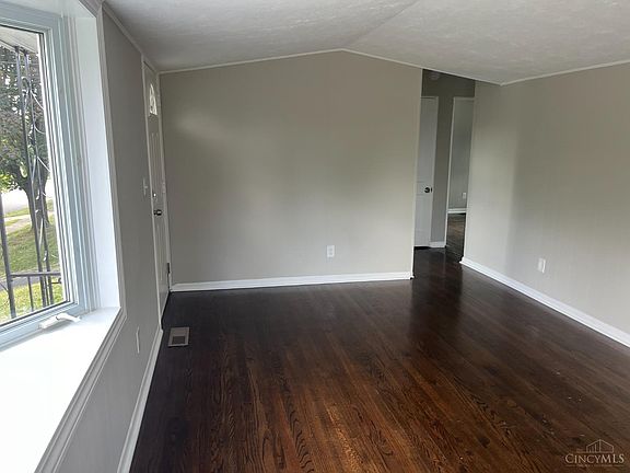 5th image of 707 Heimert Ave