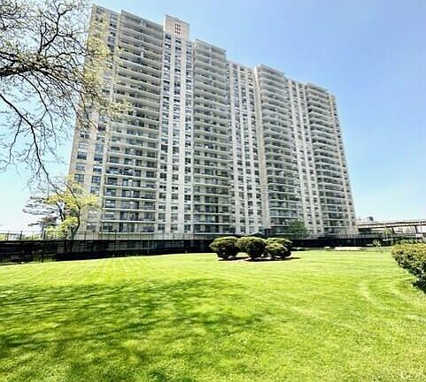 3rd image of 601 Surf Ave APT 15N